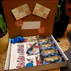 Lashes and Nails Beauty Box